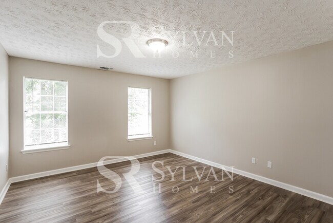 Building Photo - Spacious 4 bedroom colonial available now!