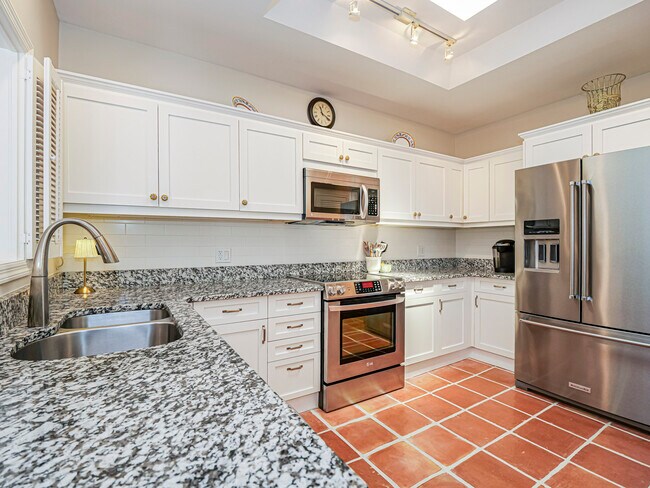 Building Photo - 8367 Baytree Dr
