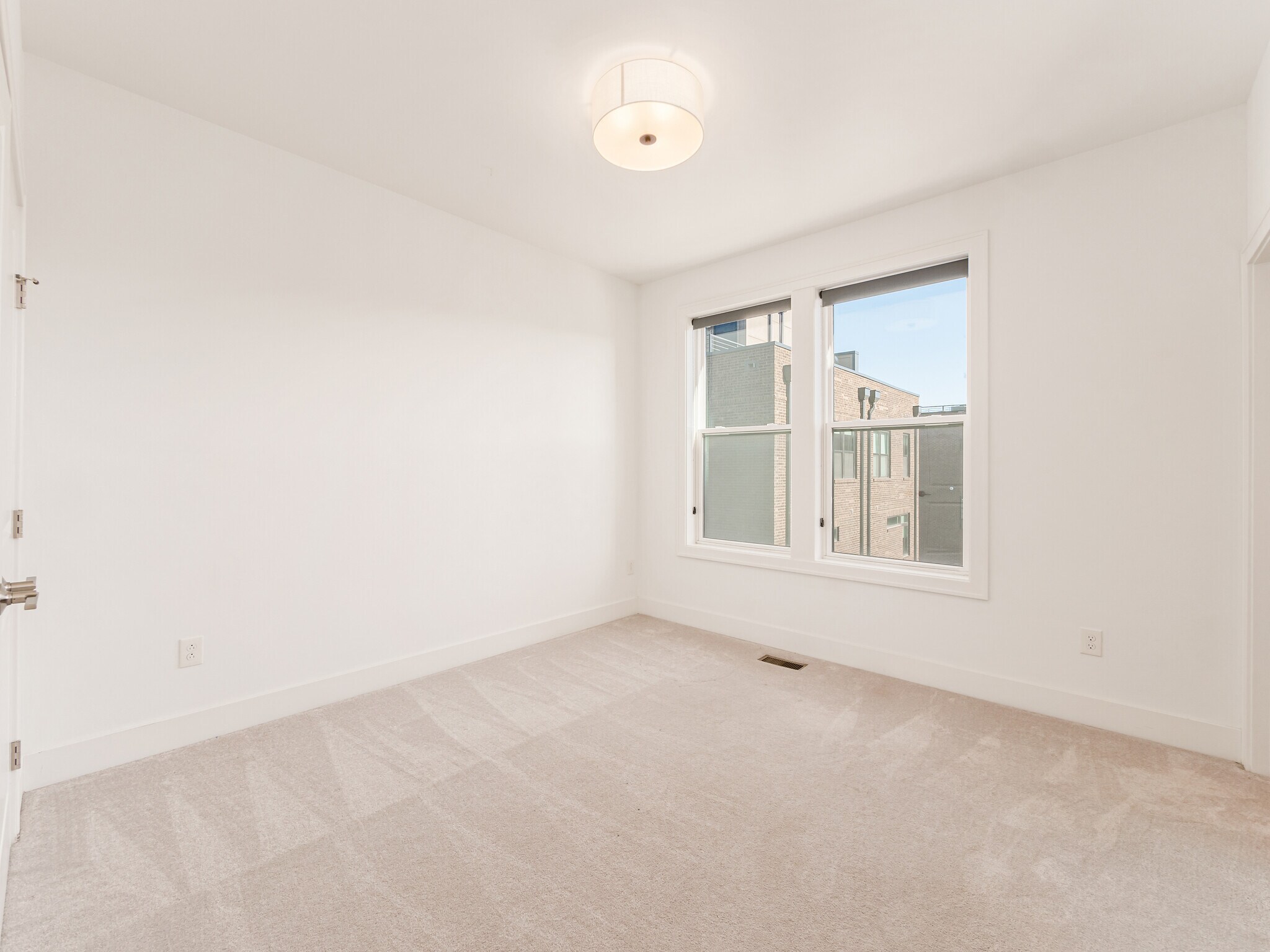 Building Photo - 766 N 6th St