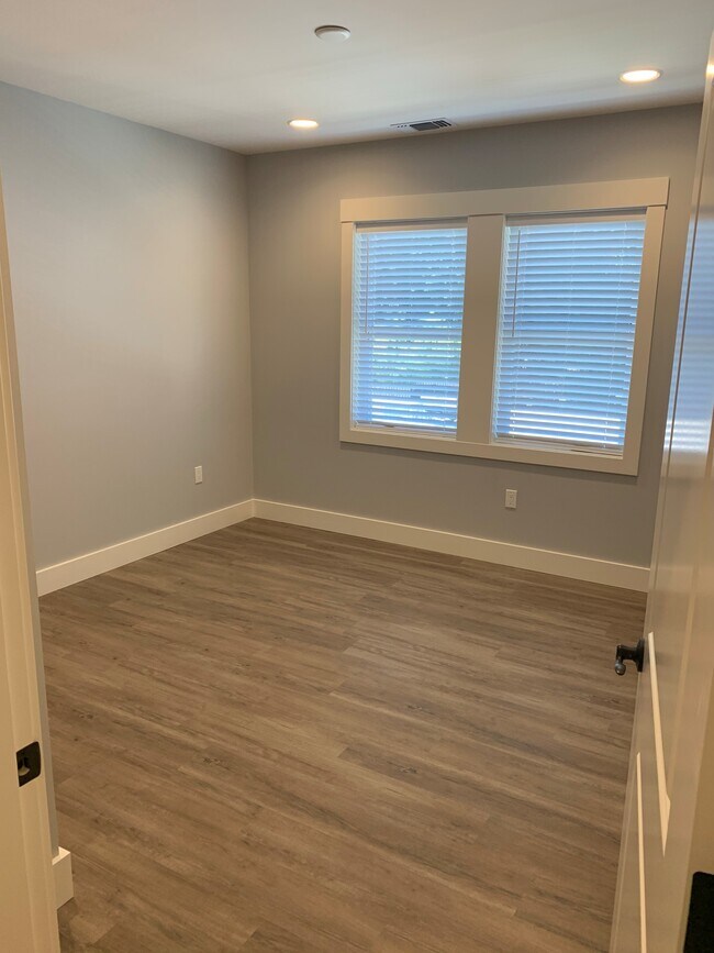 2nd Bedroom - 16524 Boones Ferry Rd