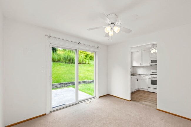 Building Photo - AVAILABLE OCT 1ST!! GORGEOUS 2 BEDROOM IN ...