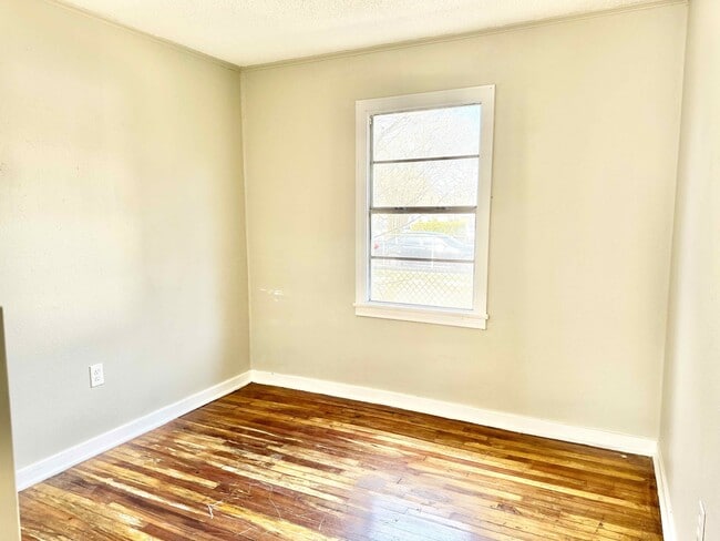 Building Photo - 2666 Sheldon Dr