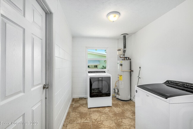Building Photo - 250 Carib Dr