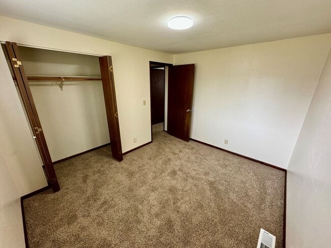Building Photo - Pet-Friendly House In South Corvallis