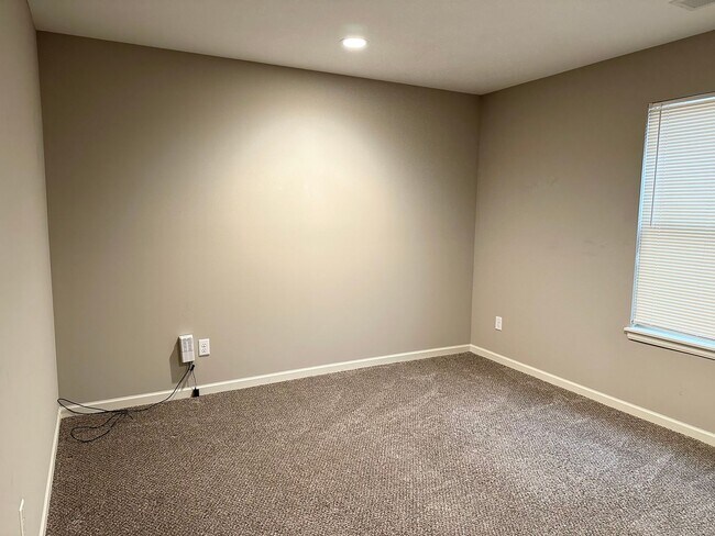 Building Photo - Single Level 2 Bed | 2 Bath | 2 Car Garage Attached Villa in Blue Springs