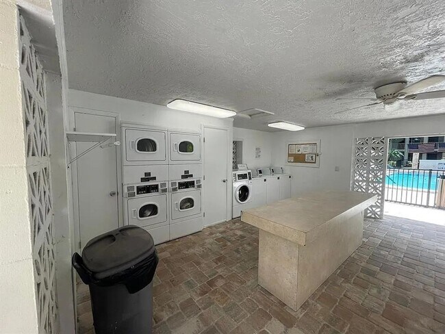 Building Photo - Charming 2-Bedroom Home in an Unbeatable L...