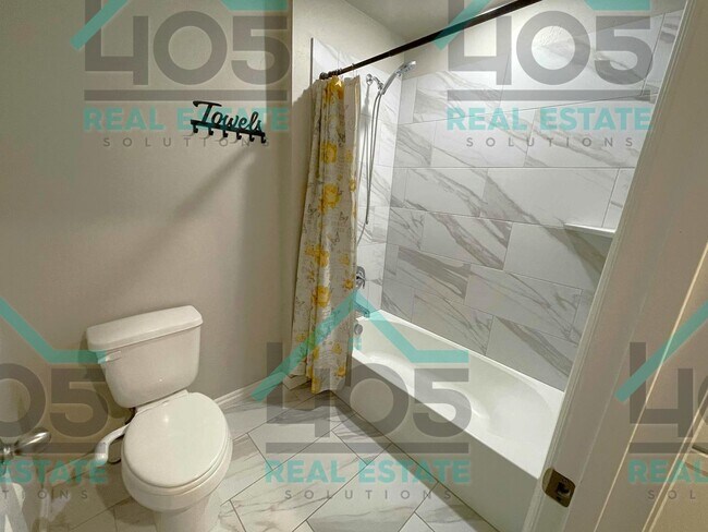 Building Photo - 5 Bedroom Dream Home