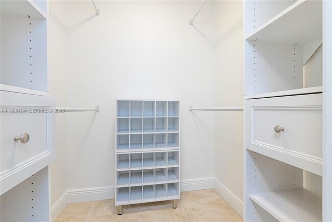 Building Photo - 995 SW 84th Ave