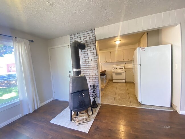 Building Photo - 363 N 300 W