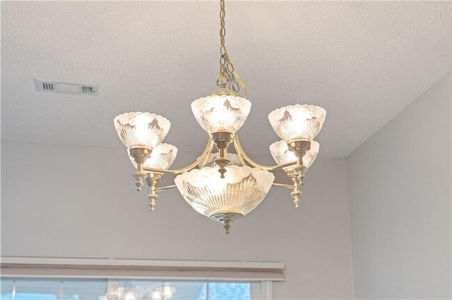 Building Photo - 1552 S Tally Ho Dr