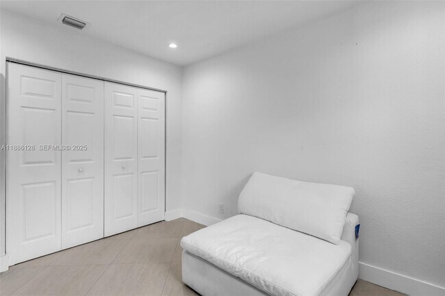 Building Photo - 4301 SW 85th Ave