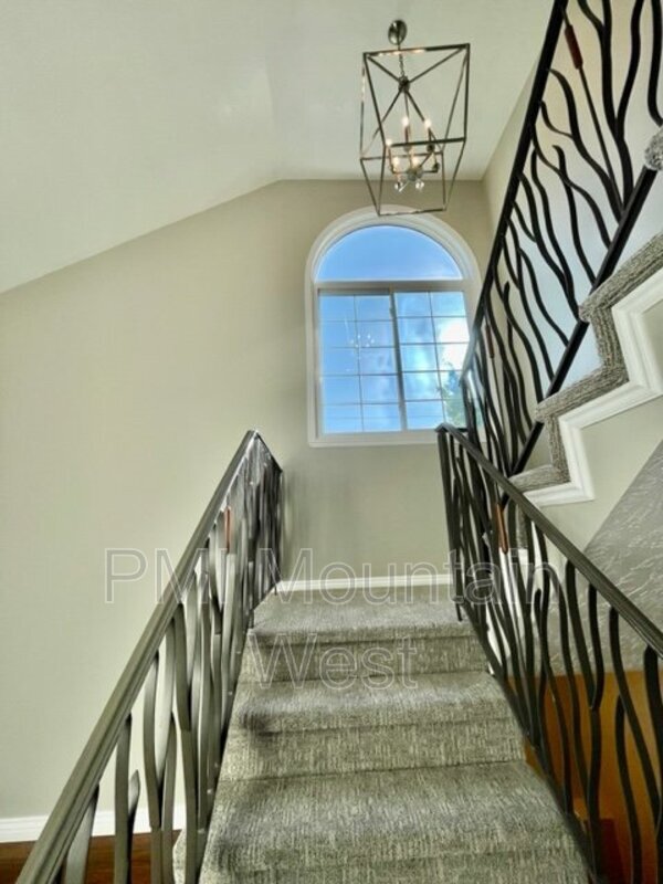 Building Photo - 499 N 200 W