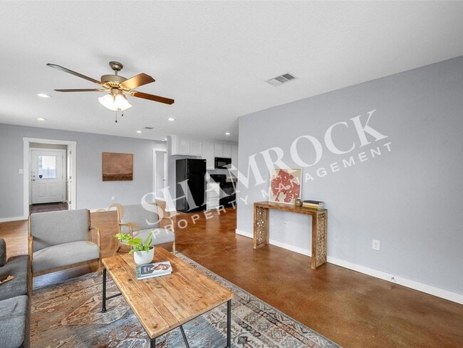 Building Photo - 1107 Primrose Dr