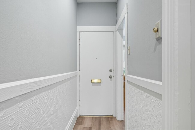 Building Photo - 438 30th St