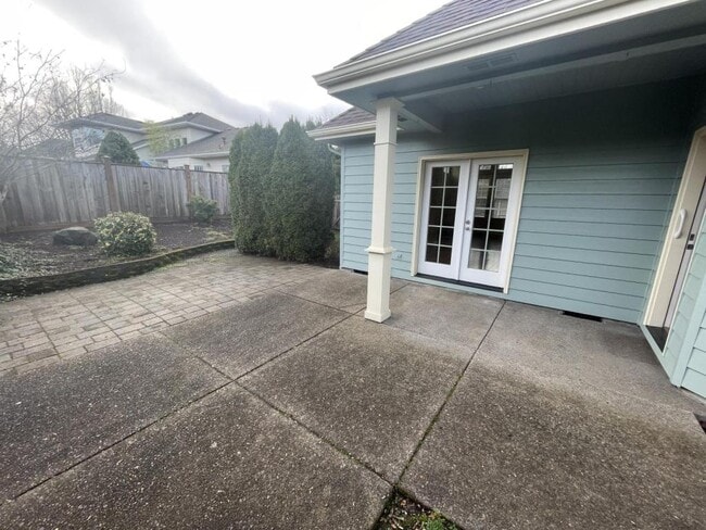 Building Photo - 2245 NW Park Terrace