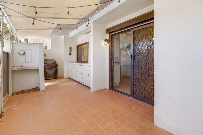 Building Photo - 48728 Desert Flower Dr