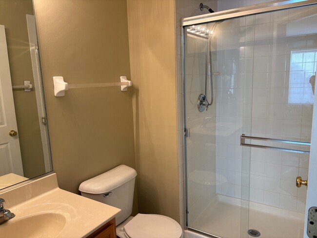 Building Photo - 2419 Oakfield Ct