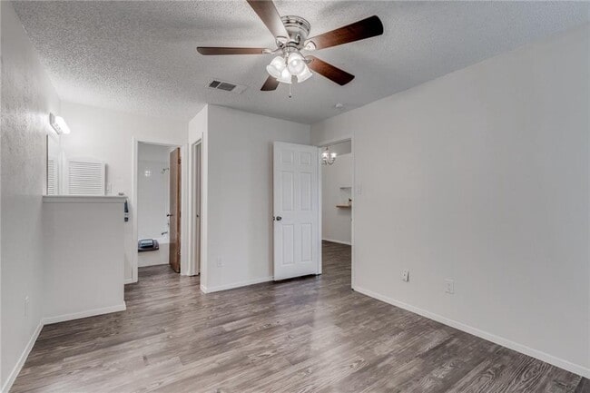 Building Photo - 11405 Walnut Ridge Dr