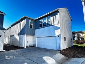 Building Photo - 319 Huisache St