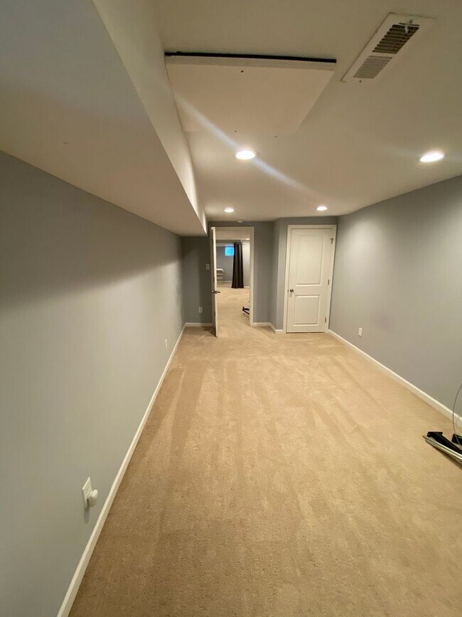 Building Photo - 5706 Warrington Ave