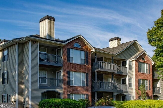 Building Photo - 9200 Roberts Dr