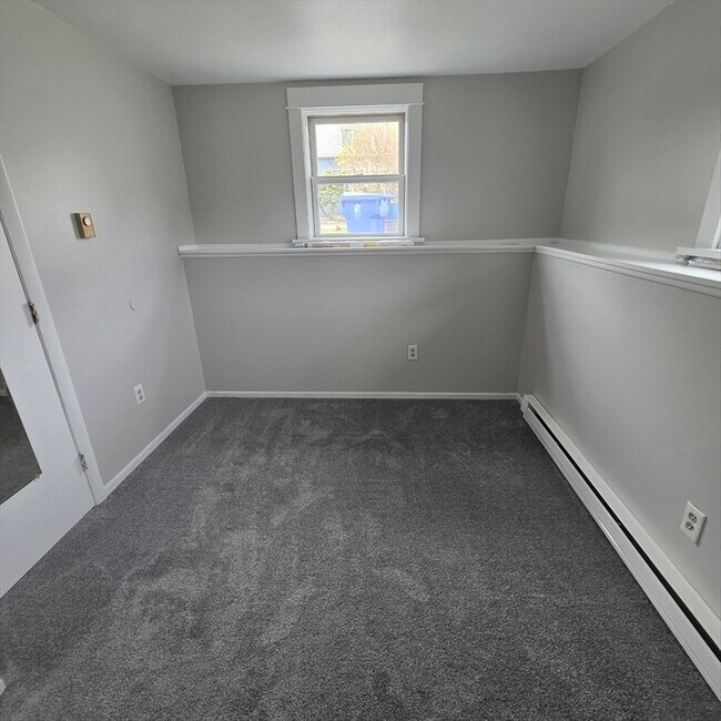 Building Photo - 81 Crane Ave S