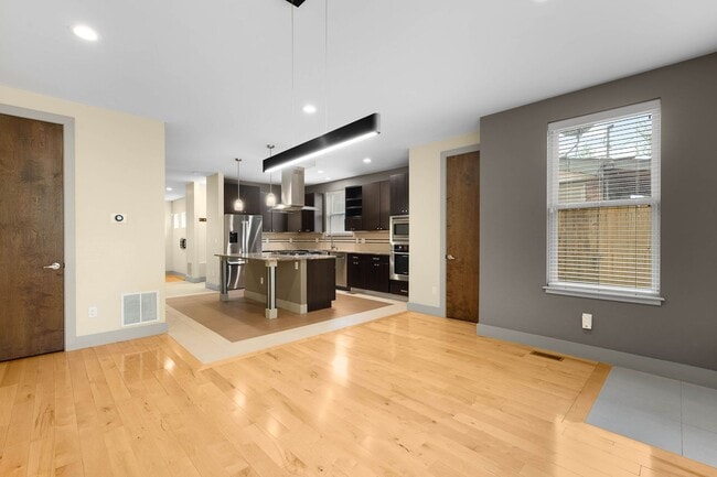 Building Photo - LUX 4BD, 5BA SloHi Home with Finished Base...