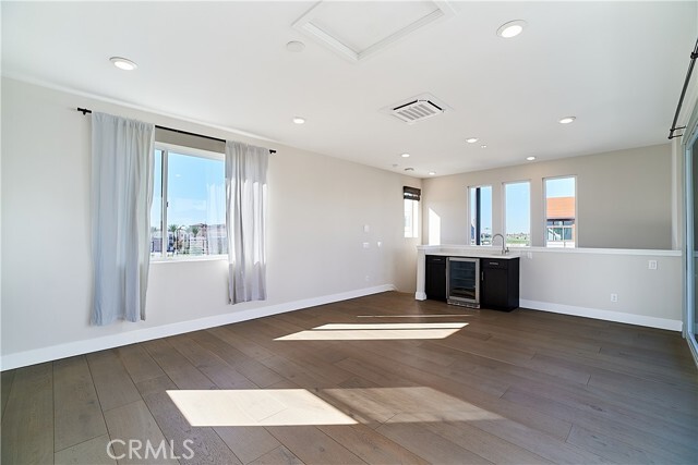 Building Photo - 6 Transport