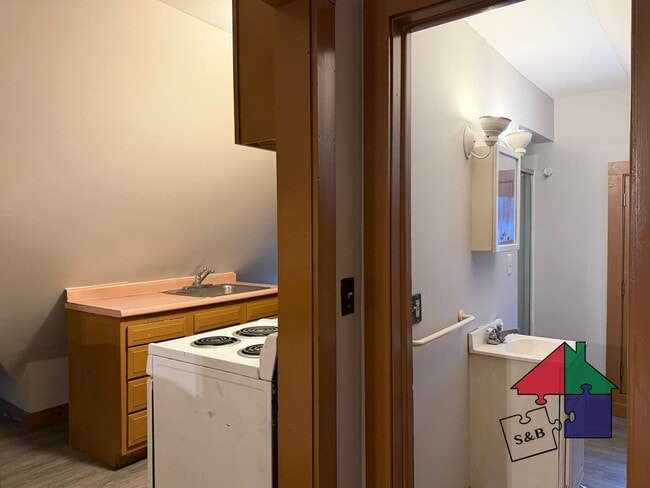 Building Photo - 22 Hubbard St