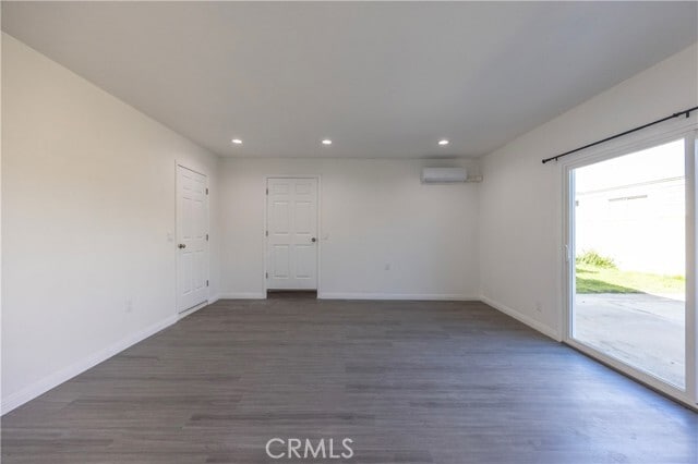 Building Photo - 2558 S 10th Ave