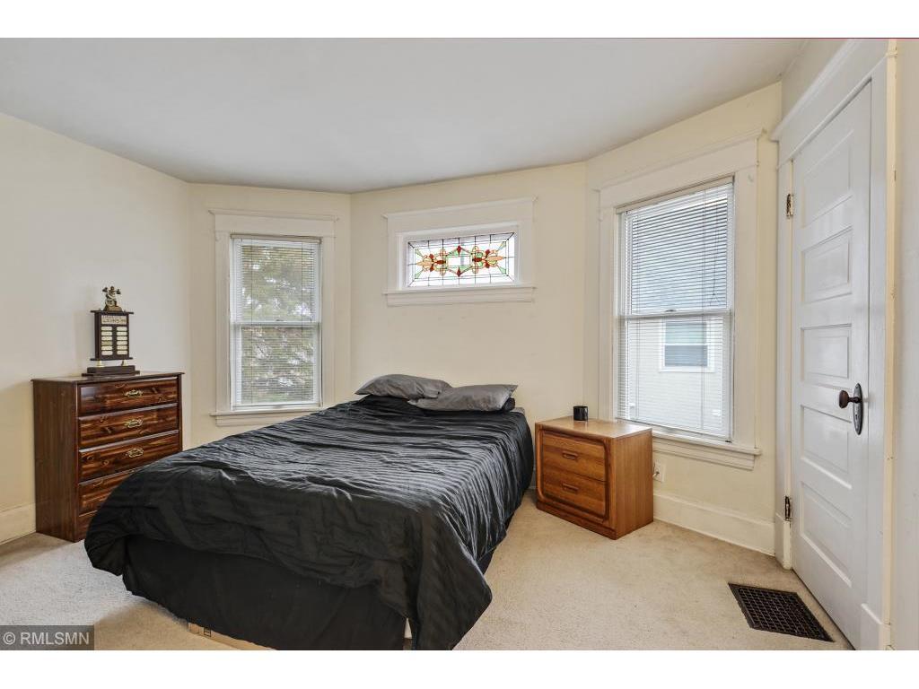 Building Photo - 1522 Minnehaha Ave W