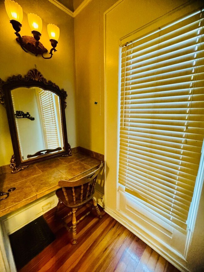 Building Photo - MOVE-IN READY!