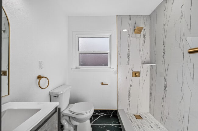 Building Photo - 1667 Valencia Ave