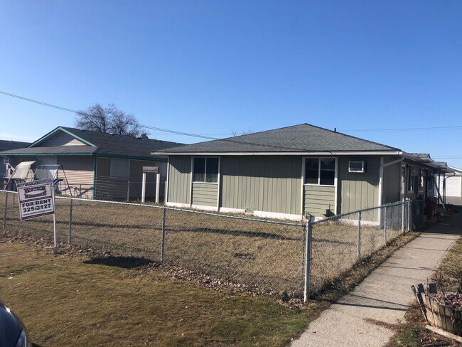 Primary Photo - 6417 N Lee St