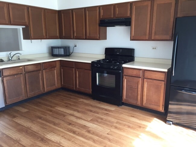 Building Photo - 41 Bedford Rd