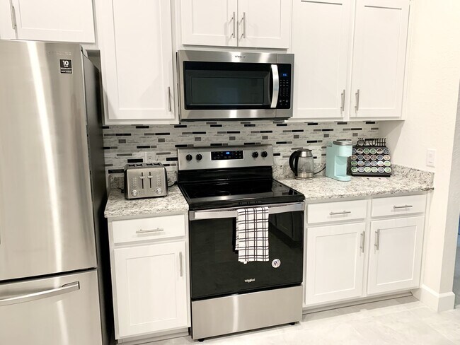 Building Photo - 3715 SW 17th Ave