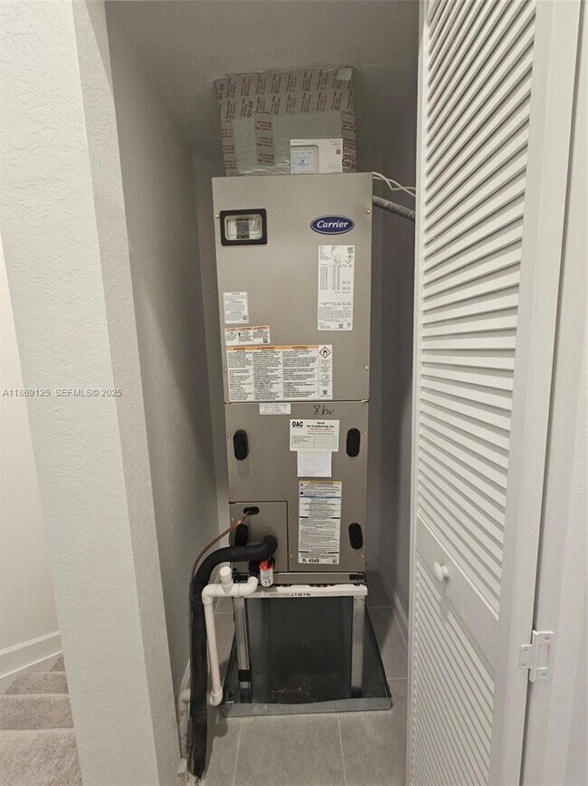 Building Photo - 2785 SE 25th Ave