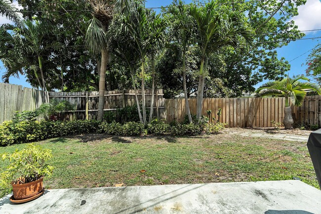 Building Photo - 224 Dartmouth Dr