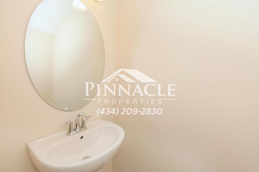 Building Photo - 586 Leesville Rd