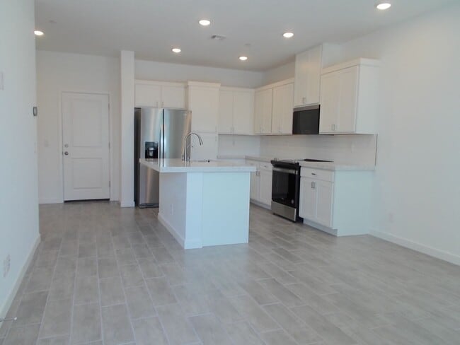 Building Photo - Welcome to Alderidge Townhomes!