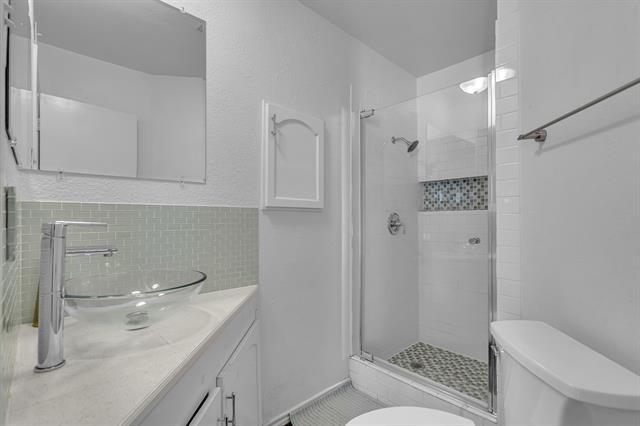Building Photo - 6433 Southpoint Dr