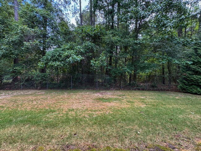 Building Photo - Cute 2 Bed 2 Bath Ground Level Condo with Community Pool