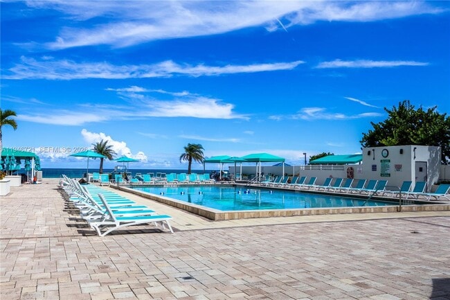 Building Photo - 3725 S Ocean Dr