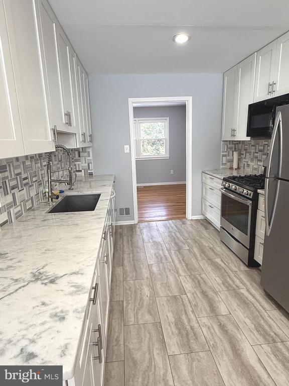 Building Photo - 1716 Pine Valley Dr