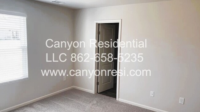 Building Photo - 740 Wayfinder Run