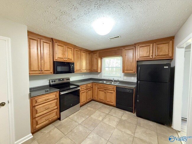 Building Photo - 160 Lewis Ln