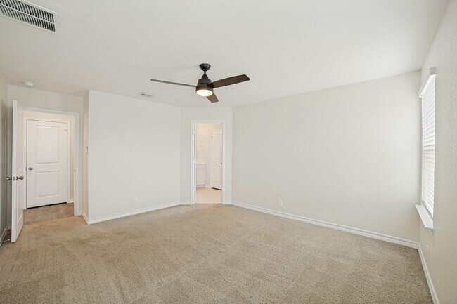 Building Photo - Welcome home to this 4/2/2 nestled in Whisper Falls
