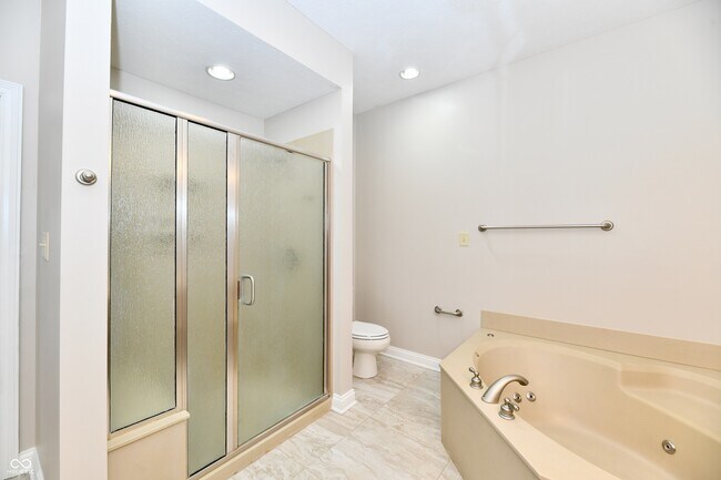 Building Photo - 8555 One W Dr