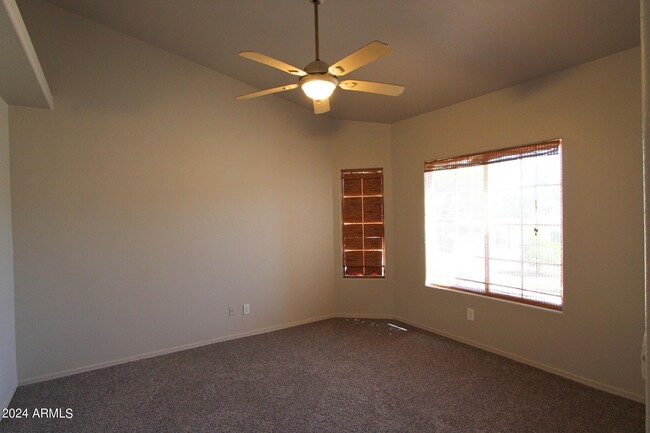 Building Photo - 1646 E Melissa St