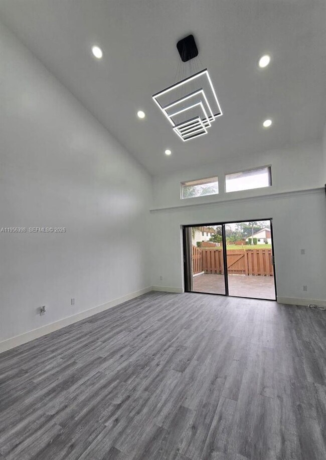 Building Photo - 1120 Parkside Green Dr